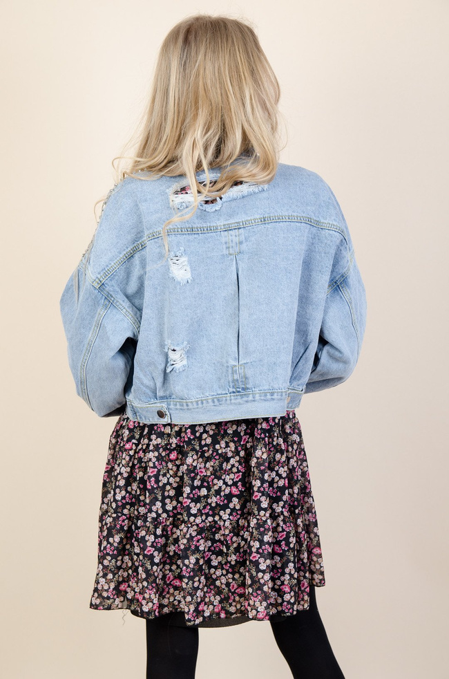 JASNA KURTKA JEANSOWA OVERSIZE Z CYRKONIAMI