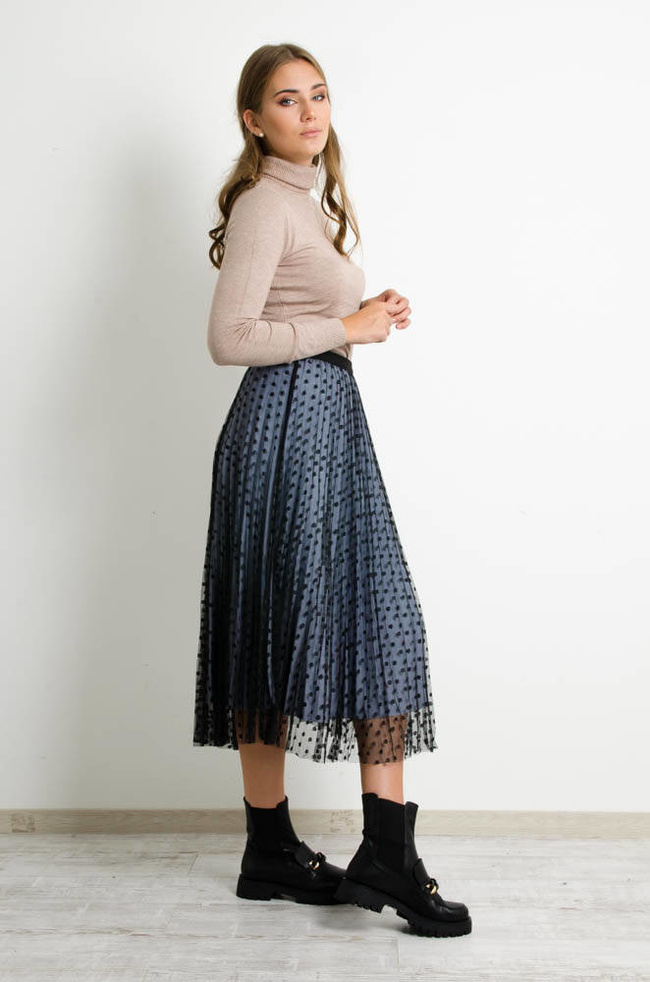 BEŻOWY GŁADKI GOLF Z PRĄŻKOWANYM ZAKOŃCZENIEM