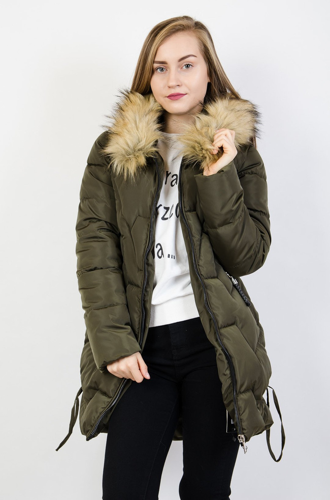 Zielona pikowana kurtka ze srebrnymi zamkami