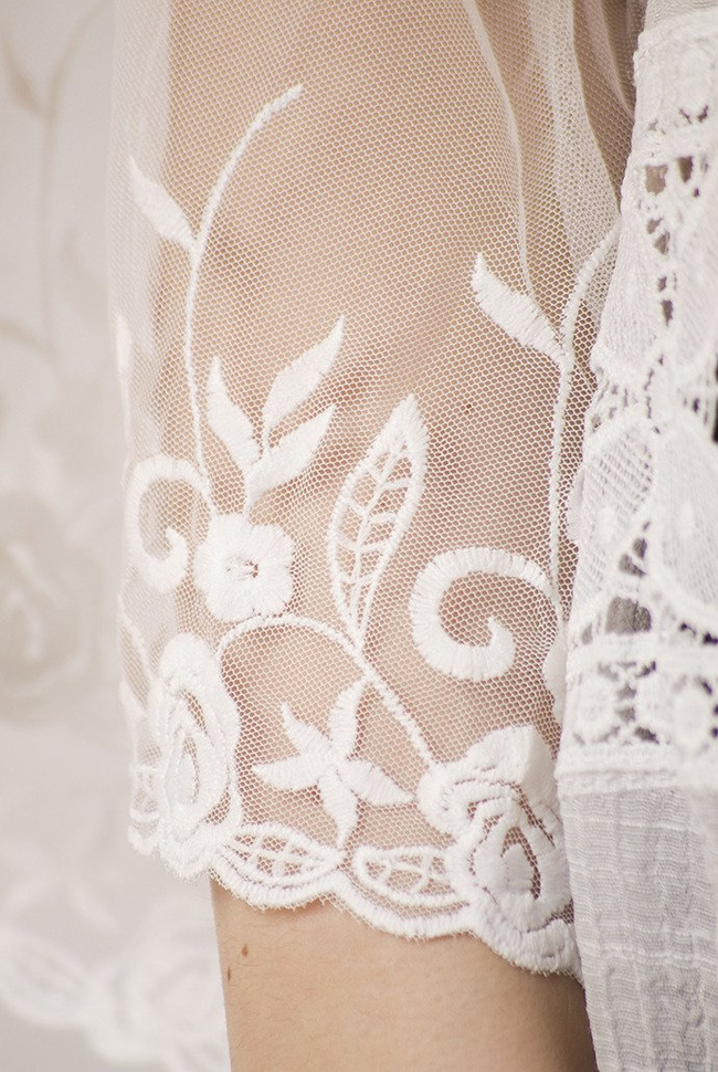 Biała ażurowa tunika
