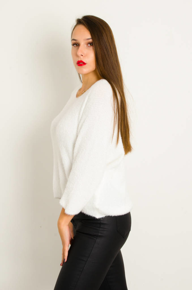 FUTRZANY SWETER NIETOPERZ- BIAŁY