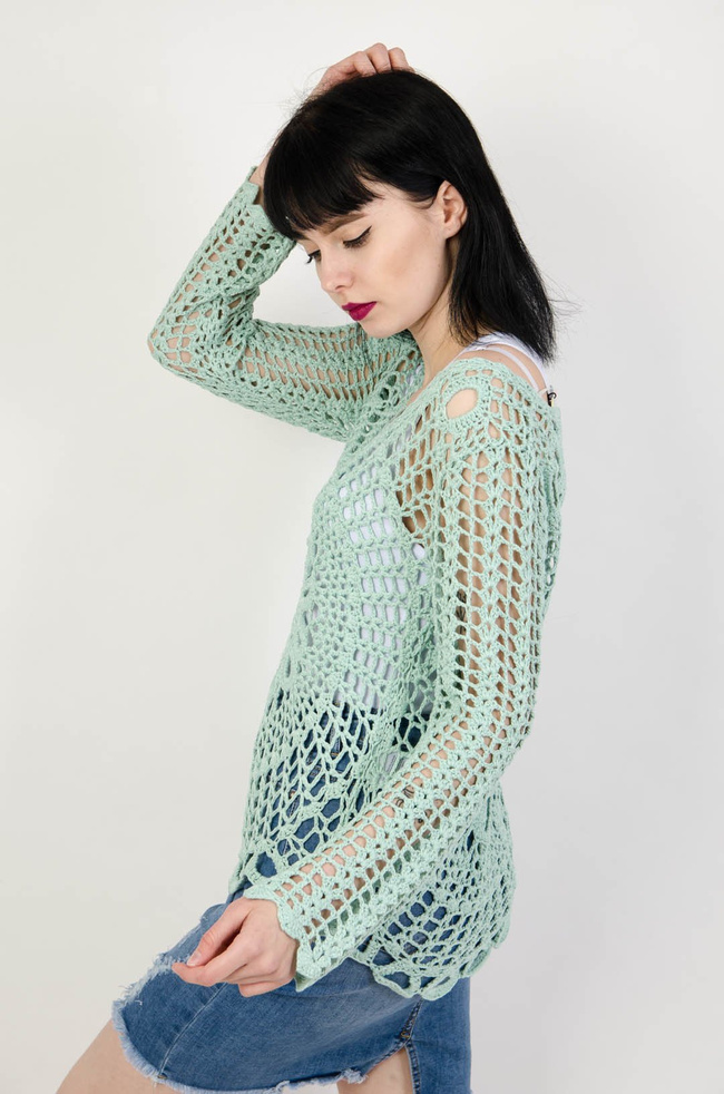 Zielony ażurowy sweter na długi rękaw
