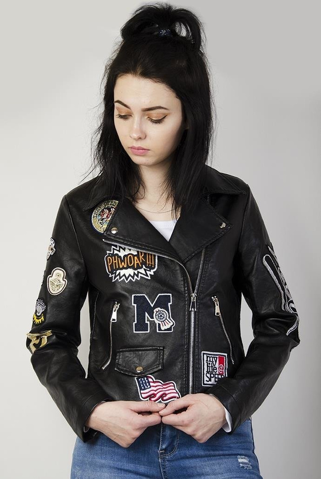 Kurtka ramoneska z naszywkami