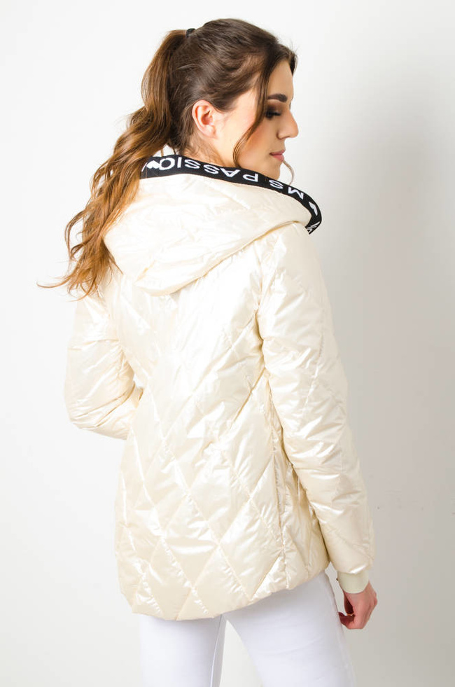 KURTKA PRZEJŚCIOWA PIKOWANA Z KAPTUREM - EKRI