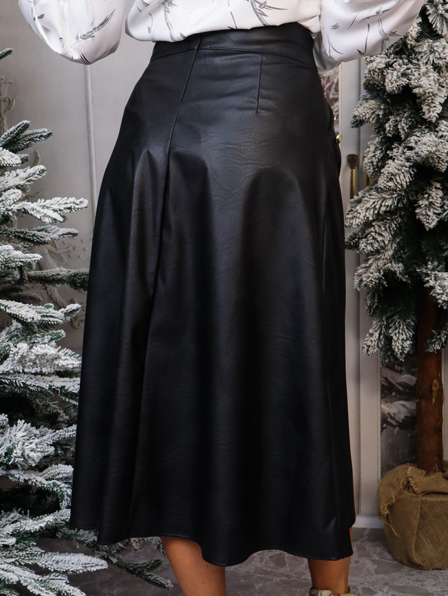 SPÓDNICA ROZKLOSZOWANA Z EKOSKÓRY MIDI- CZARNA