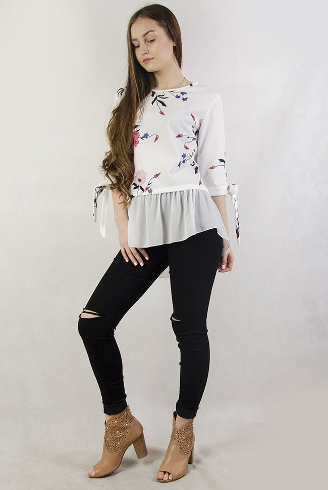 Biała bluzka w kolorowe kwiaty
