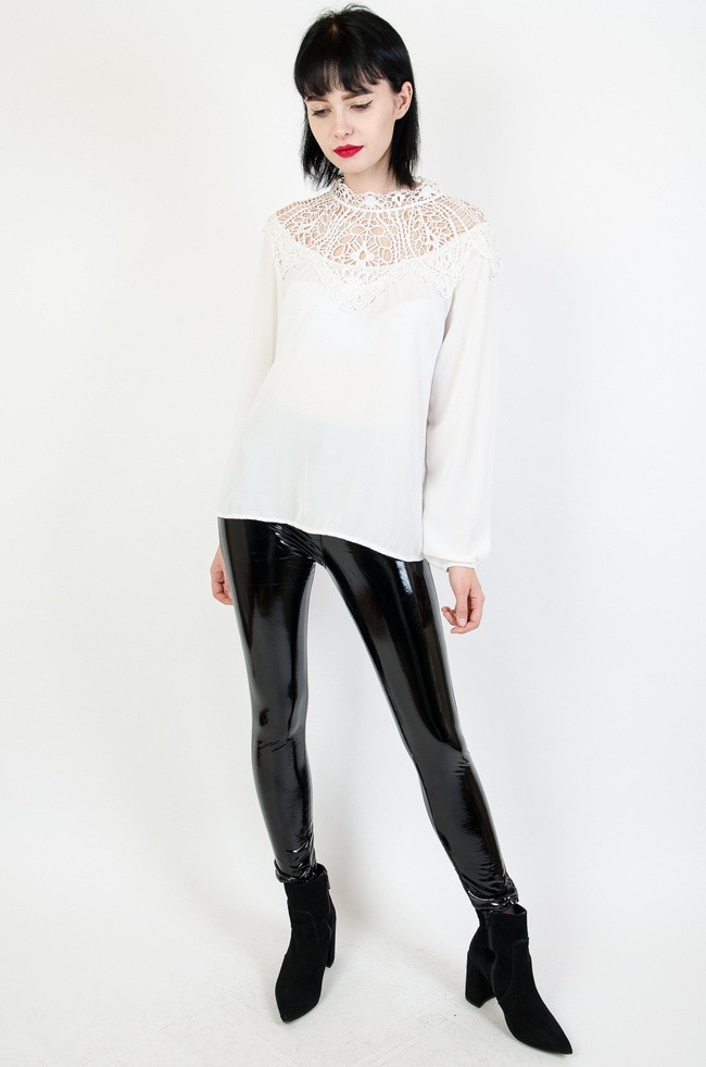 Biała bluzka koszulowa z ażurową górą