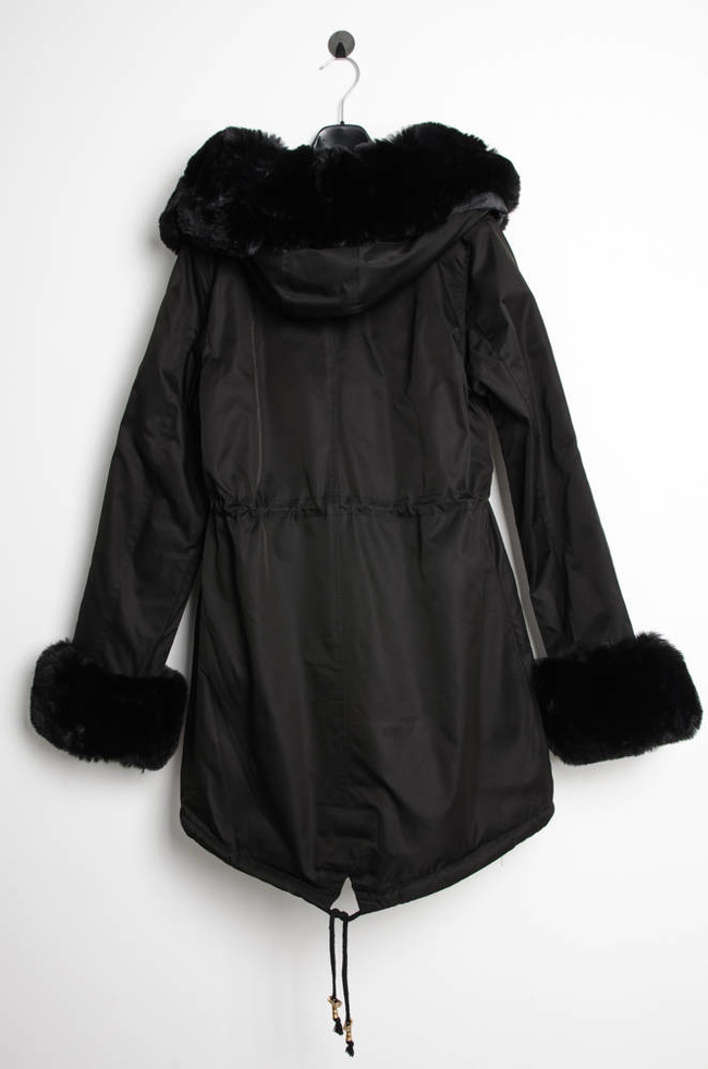 CZARNA KURTKA PARKA ZIMOWA Z ODPINANYM FUTERKIEM