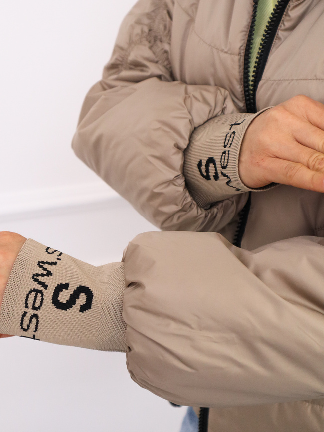 KURTKA Z OZDOBNYMI PRZESZYCIAMI NA RĘKAWACH I PRZEDŁUŻANYM ŚCIĄGACZEM- CIEMNOBEŻOWA