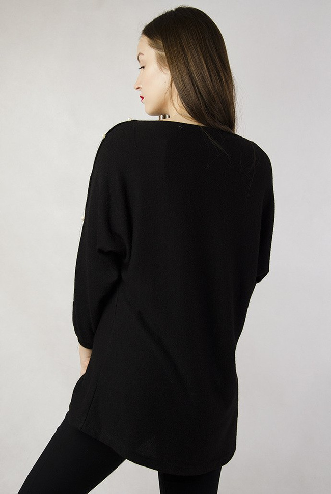 Czarna bluzka z perełkami na rękawach