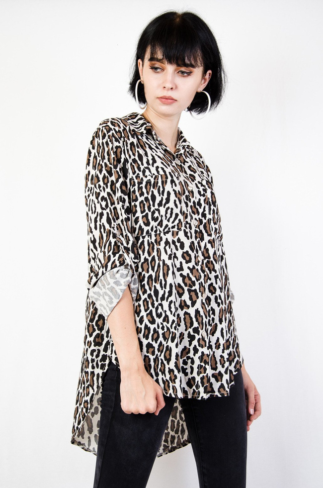 Asymetryczna koszula w panterkę z podwijanymi rękawami