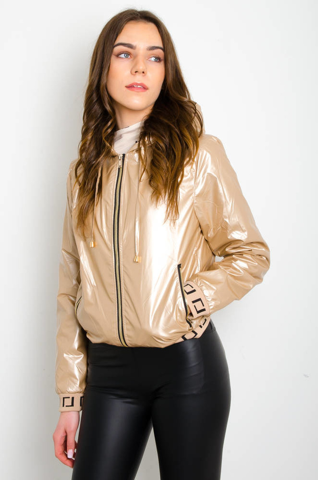 BEŻOWA POŁYSKUJĄCA KURTKA WIOSENNA Z KAPTUREM
