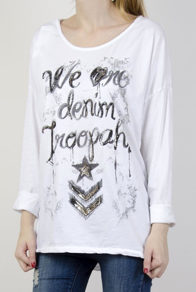 Biała bluzka z napisem "We are denim..."