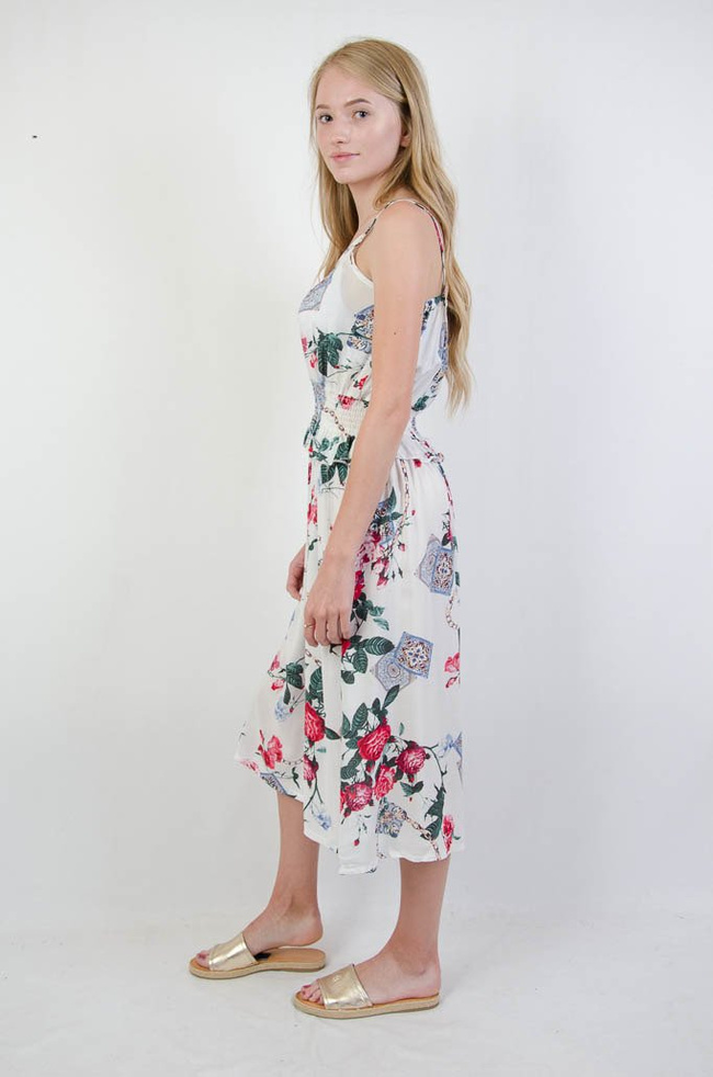 BIAŁA SUKIENKA W KWIATY Z GUMĄ W PASIE