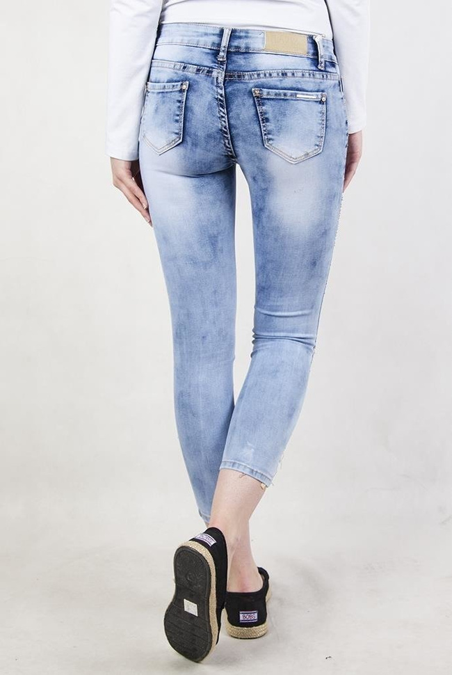 Spodnie jeansowe 7/8 z naszywkami