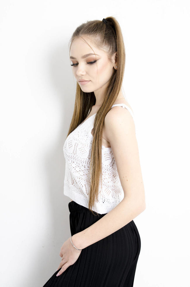 TOP AŻUROWY W KOLORZE BIAŁYM 