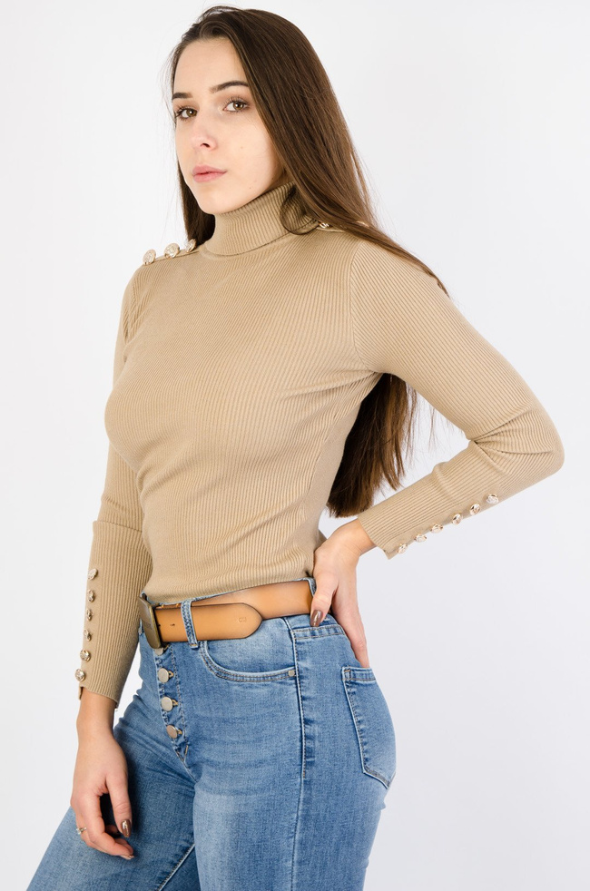 Beżowy prążkowany golf ze złotymi guzikami