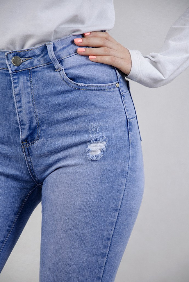 Jasne spodnie jeansowe typu Push Up