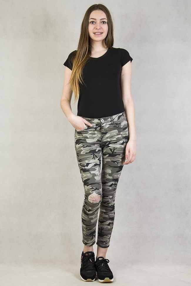 Spodnie moro z przetarciami