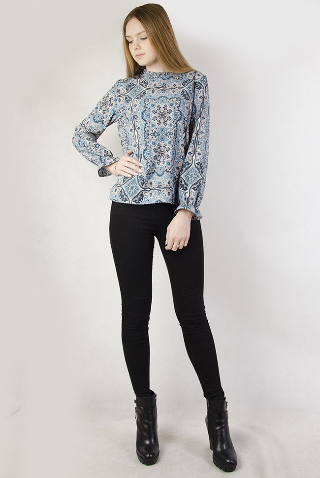 Niebieska bluzka koszulowa w azteckie wzory