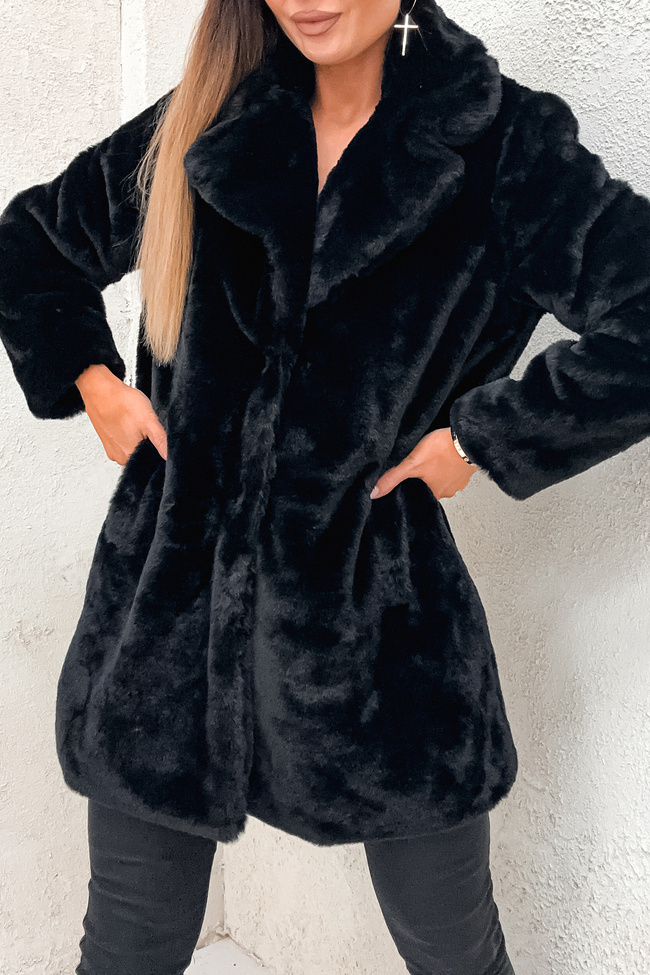 FUTRZANY PŁASZCZ Z KIESZENIAMI- CZARNY