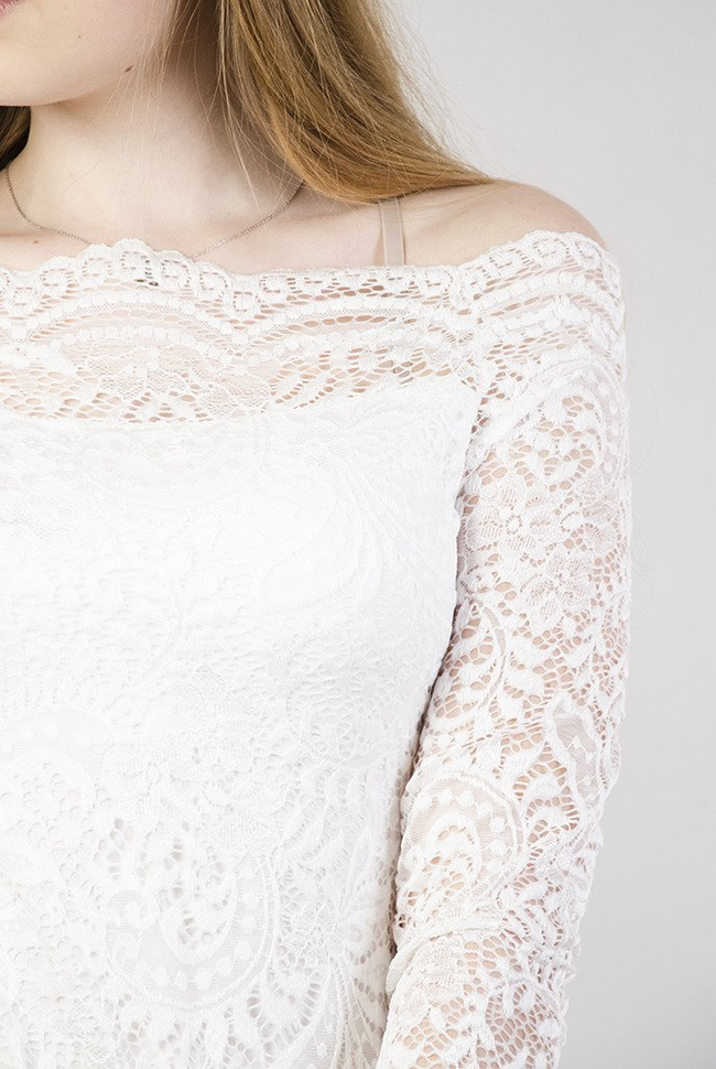 Białe koronkowe body