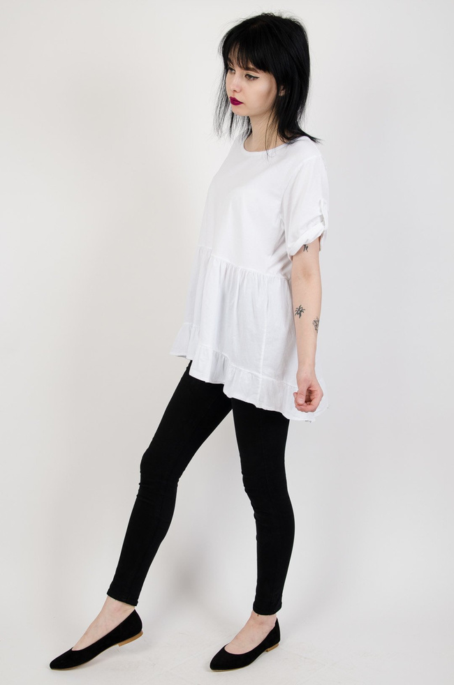 Biała bluzka z rozszerzalnym dołem 