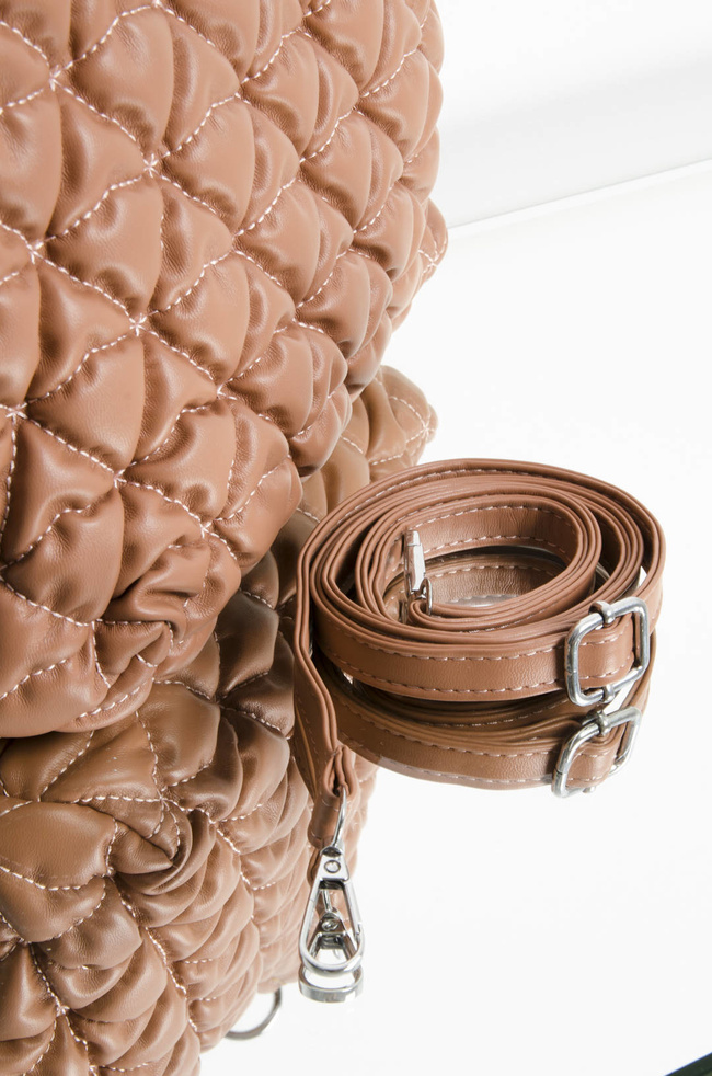 TOREBKA PIKOWANA Z DŁUGIM PASKIEM -BRĄZOWA