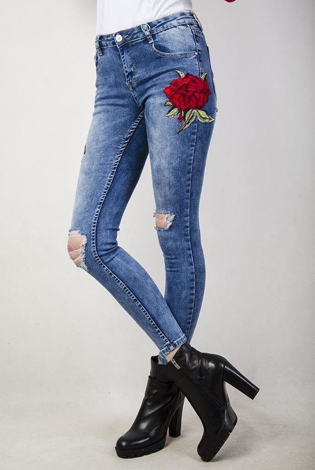 Spodnie jeansowe z naszywkami różami i wysokim stanem