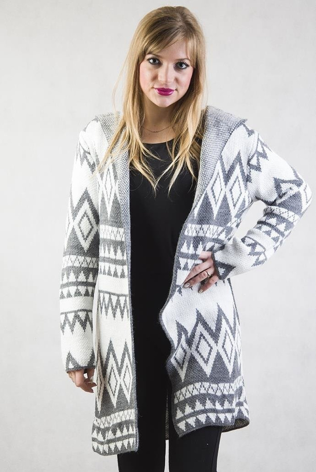 Szary sweterek w romby