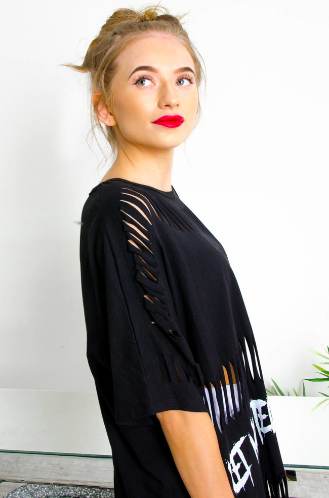 CZARNY BAWEŁNIANY T-SHIRT Z FRĘDZLAMI