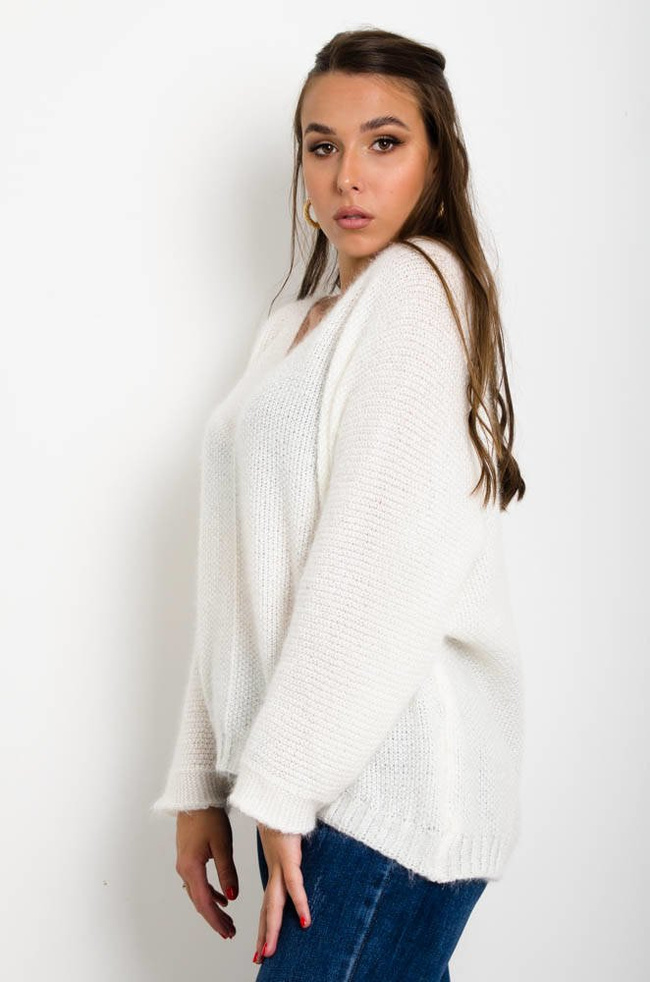 BIAŁY SWETER NIETOPERZ Z DEKOLTEM W SZPIC