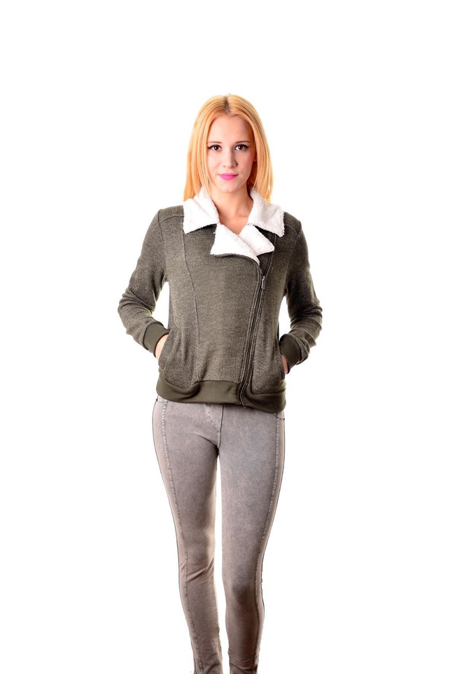 Bardzo stylowa, ciepła bluza, zapinana na asymetryczny suwak