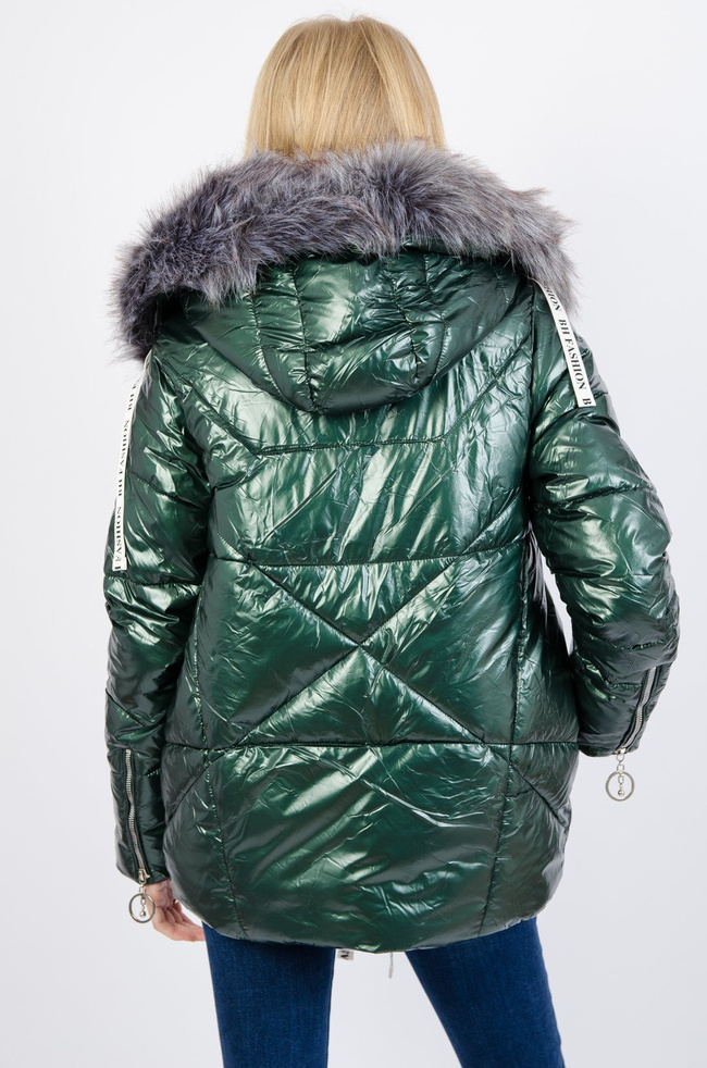 Zielona błyszcząca kurtka z futerkiem przy kapturze