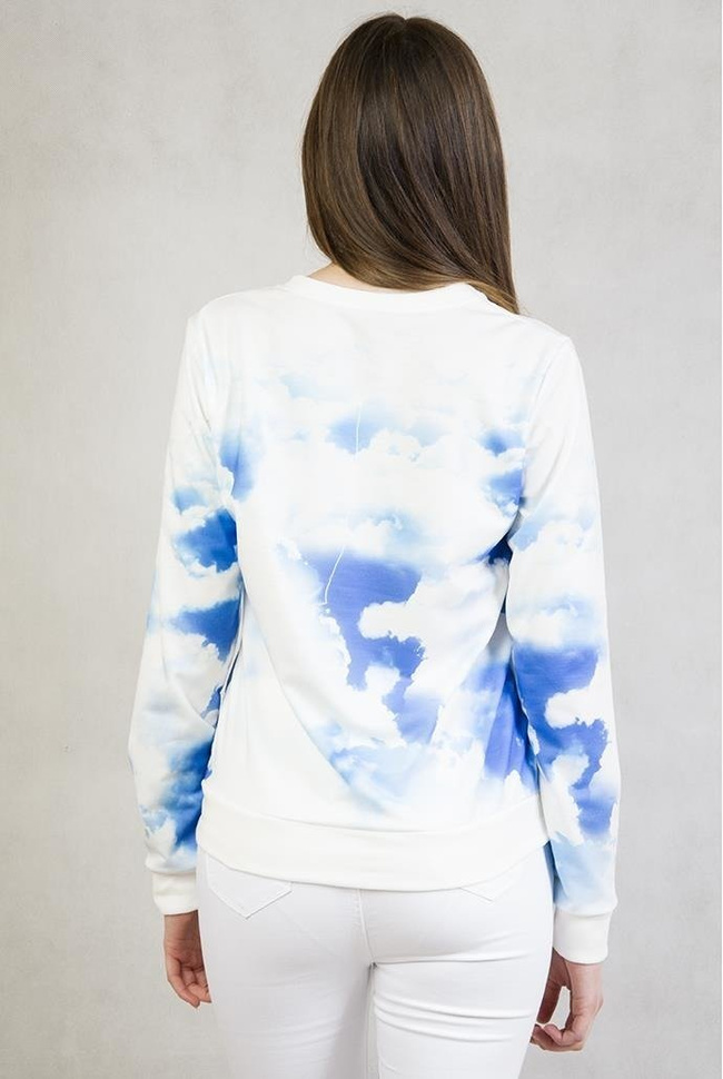 Biała bluza z chmurkami