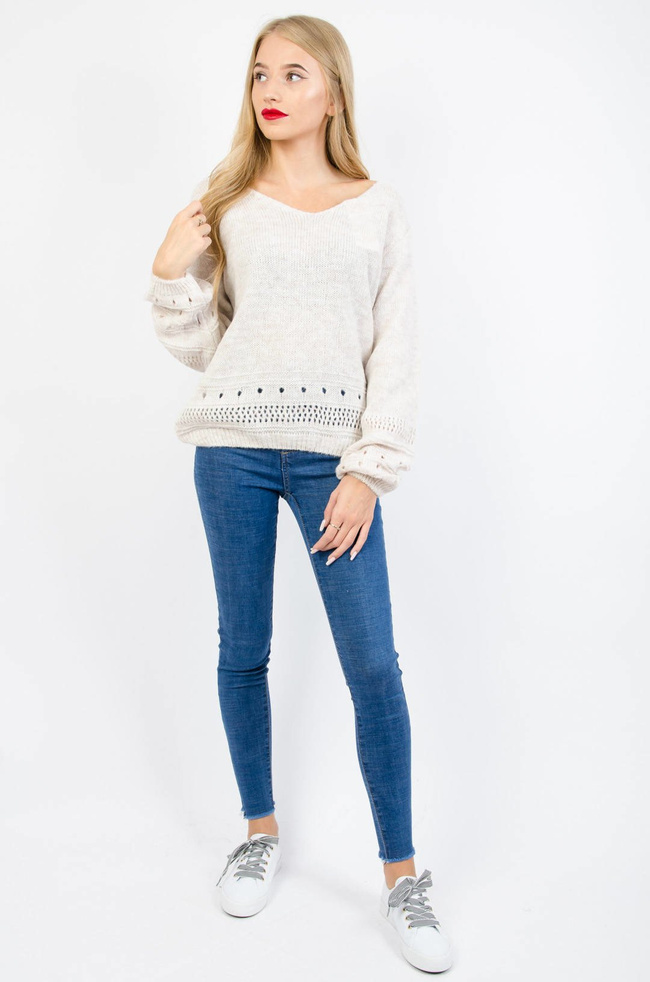 BEŻOWY SWETER Z DEKOLTEM W SZPIC