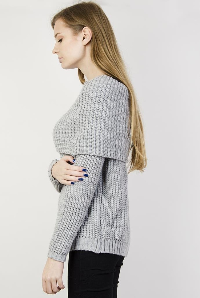 Szary sweter z golfem ściąganym na ramiona