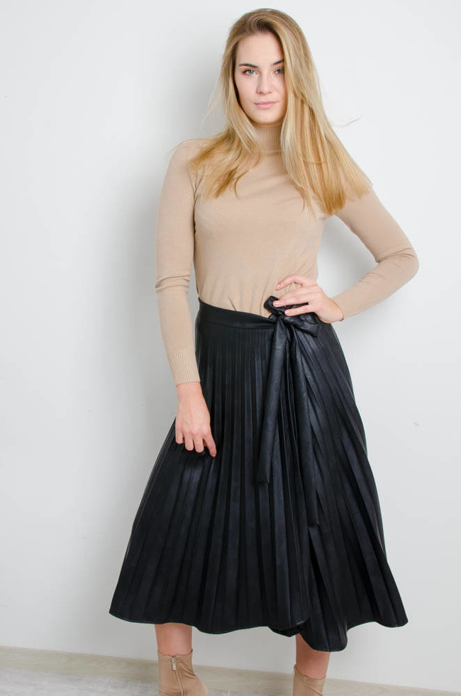 CZARNA  PLISOWANA SPÓDNICA Z EKO SKÓRY -REGULOWANA
