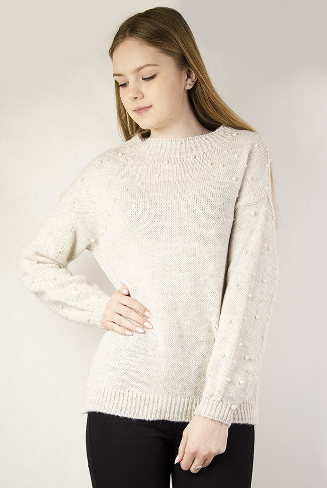 Beżowy sweter z perełkami