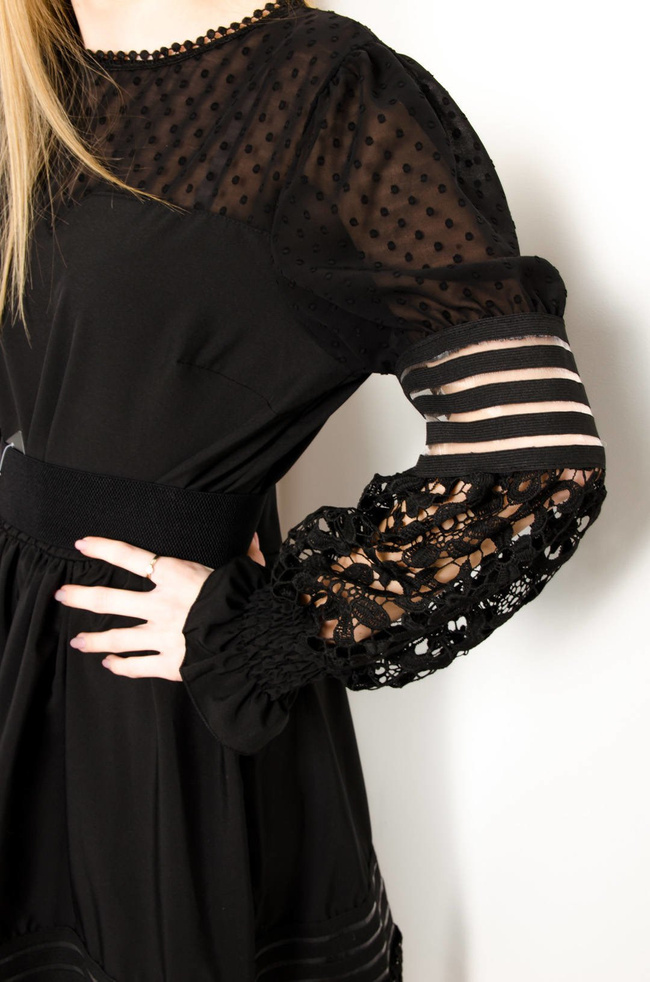 CZARNA SUKIENKA Z ŁĄCZONYCH TKANIN-ROZKLOSZOWANY DÓŁ