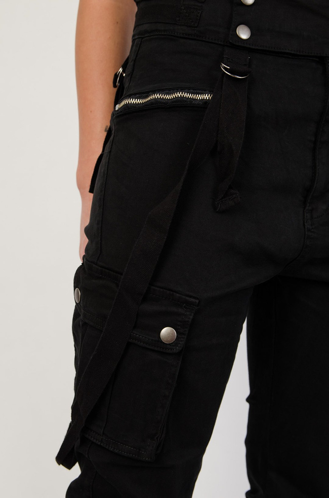 Czarne spodnie typu jogger z zamkami