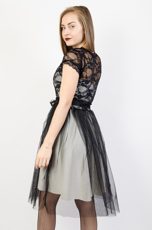 Czarna sukienka koronkowa z tiulem