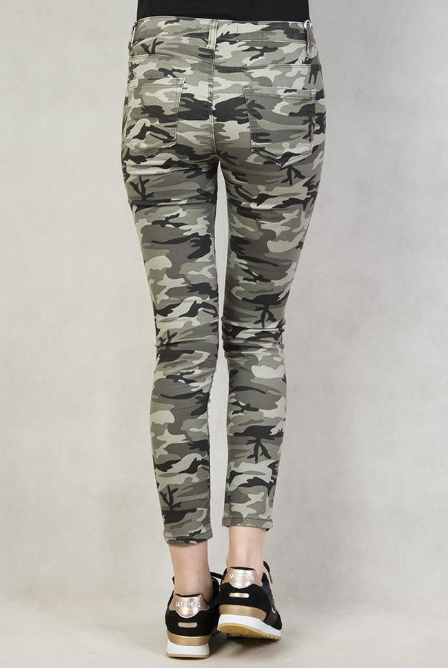 Spodnie moro z przetarciami