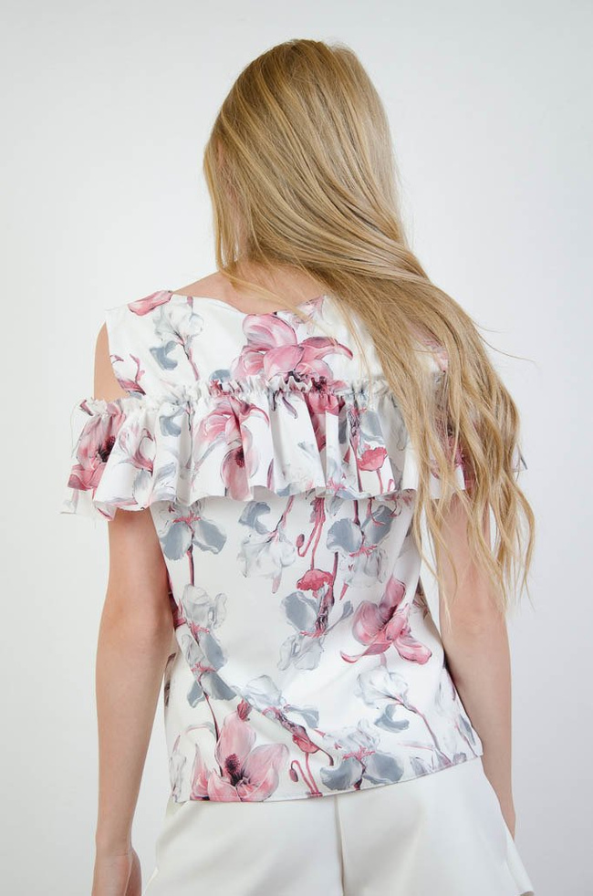  BLUZKA W KWIATY Z WYCIĘCIEM NA RAMIONACH 
