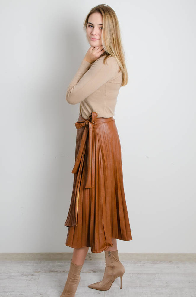 BRĄZOWA PLISOWANA SPÓDNICA Z EKO SKÓRY -REGULOWANA