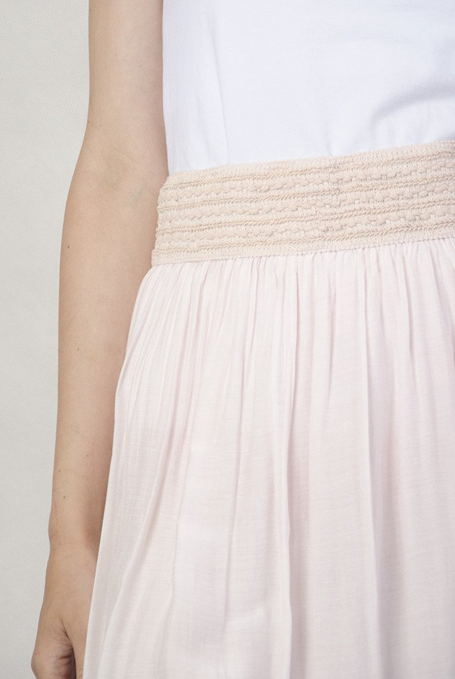 Różowa długa spódnica