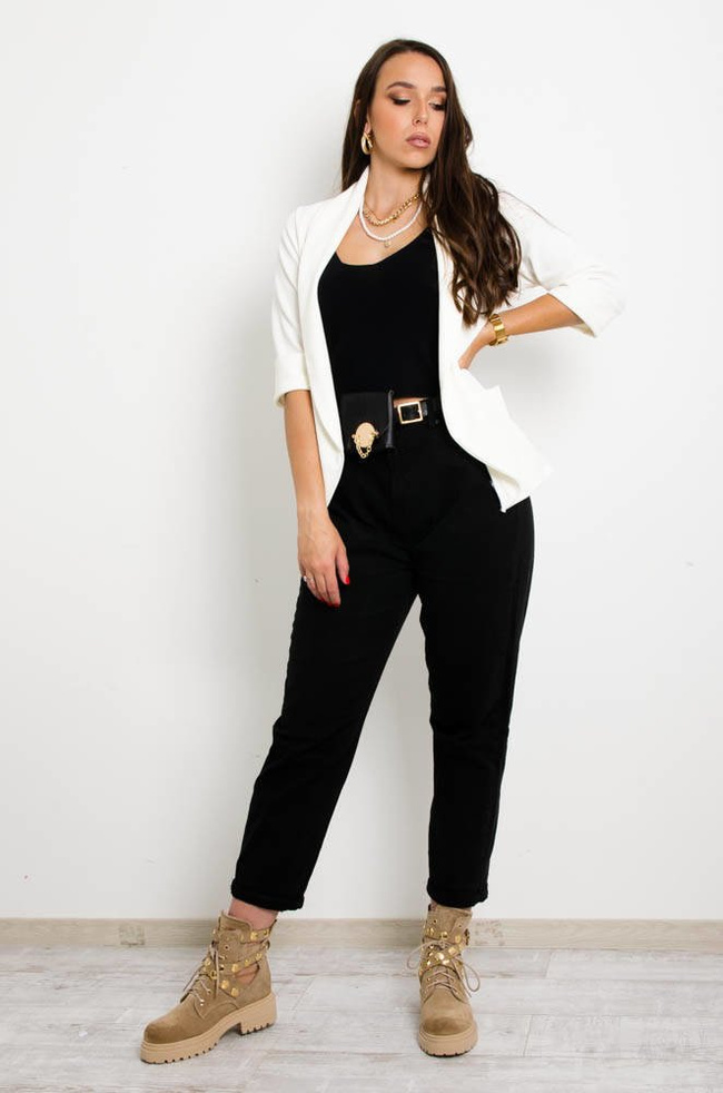 BIAŁA NARZUTKA Z KIESZENIAMI