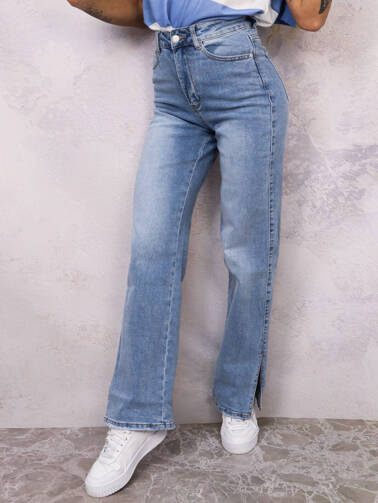 SPODNIE JEANSOWE ROZSZERZANE Z WYCIĘCIEM NA NOGAWCE