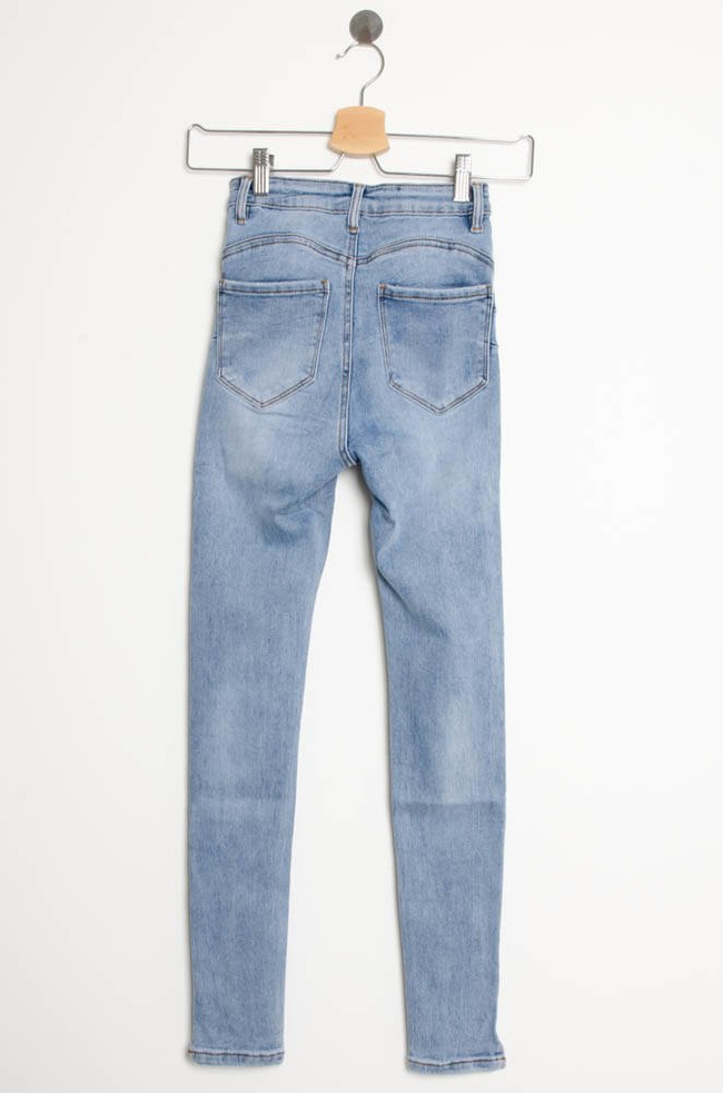 JASNE SPODNIE JEANSOWE PUSH UP ZE WSTĄŻKĄ-WYSOKI STAN