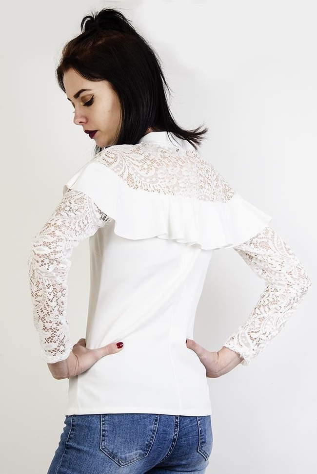 Biała bluzka z koronkowymi wstawkami i falbanką w dekolcie